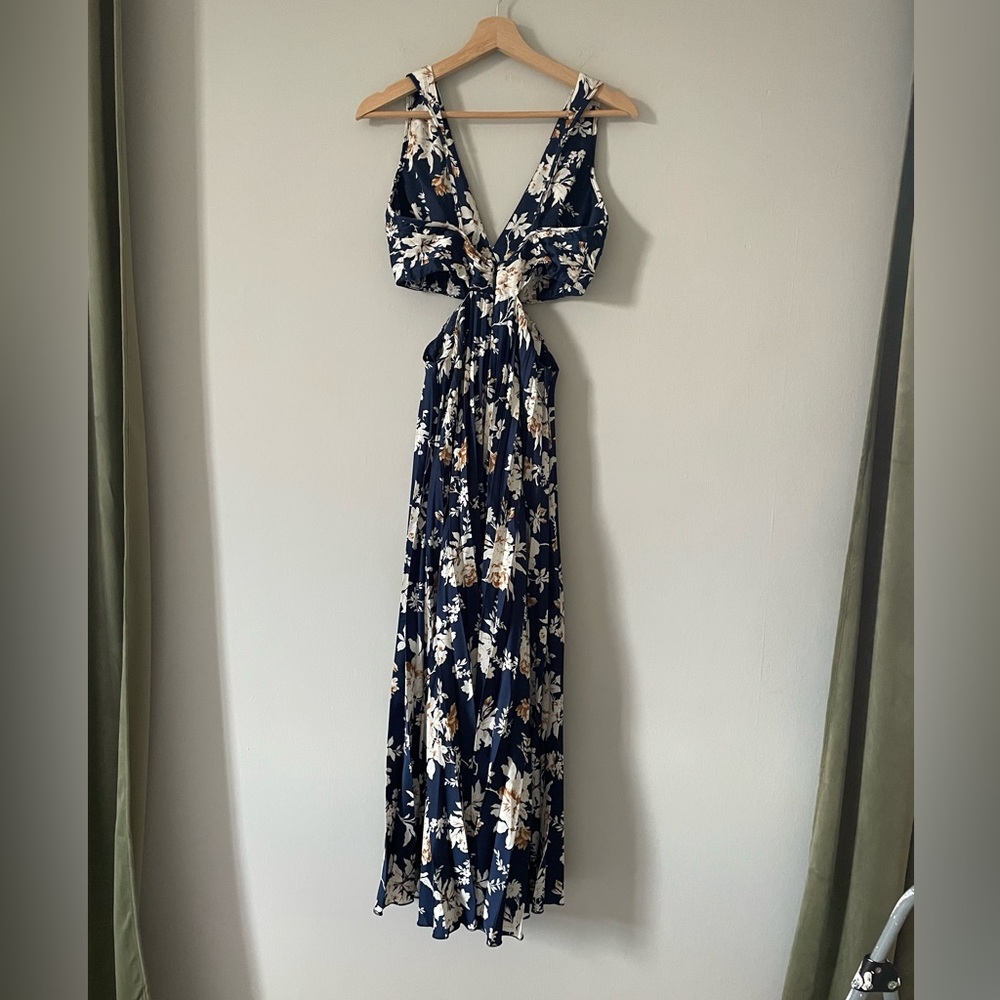 Abercrombie Navy Floral Pleated Midi Dress - Picture 2 of 4